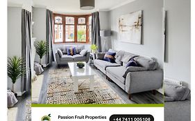 Low Rate - Coventry For 3 Bedroom House With Garden, Free Netflix And Unlimited Wi-Fi - Driveway Parking - Agc